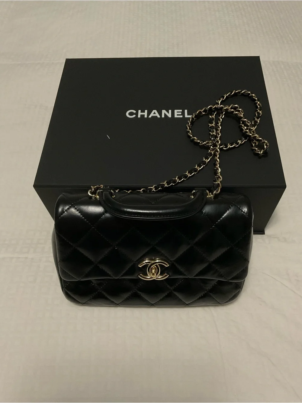 CHANEL Shiny Lambskin Quilted Flap Bag Black preloved